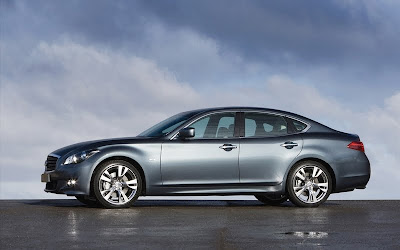 2011 Infiniti M37S Side View