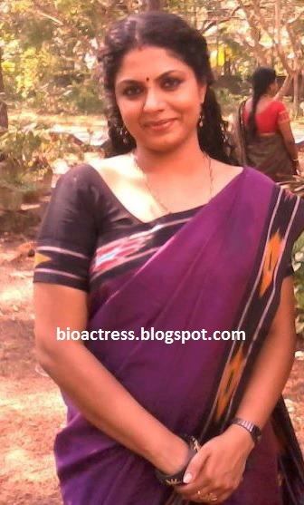 malayalam  Kumkumapoovu Serial stars  Asha sarath,shelly,aswathy hot sexy photo 