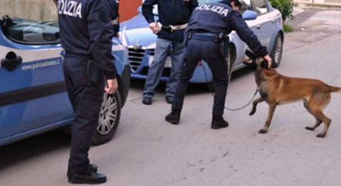 Cosenza, controlli straordinari in P.zza Autolinee e nelle scuole: denunciati tre minori