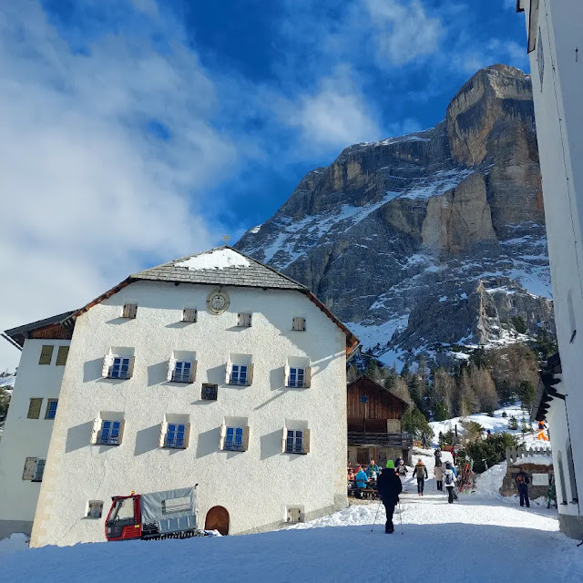 santuario santa croce prati di armentare alta badia inverno neve ciaspole