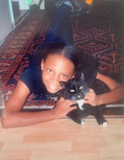 Childhood picture of Samira Mighty with the cat