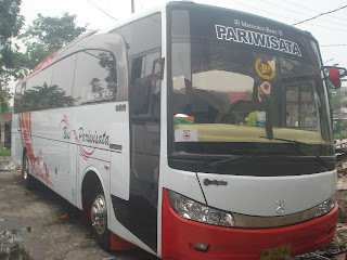 bus paiwisata merah sari