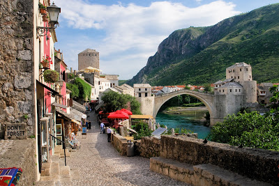 Puente sobre el rio Neretva en Bosnia Herzegovina