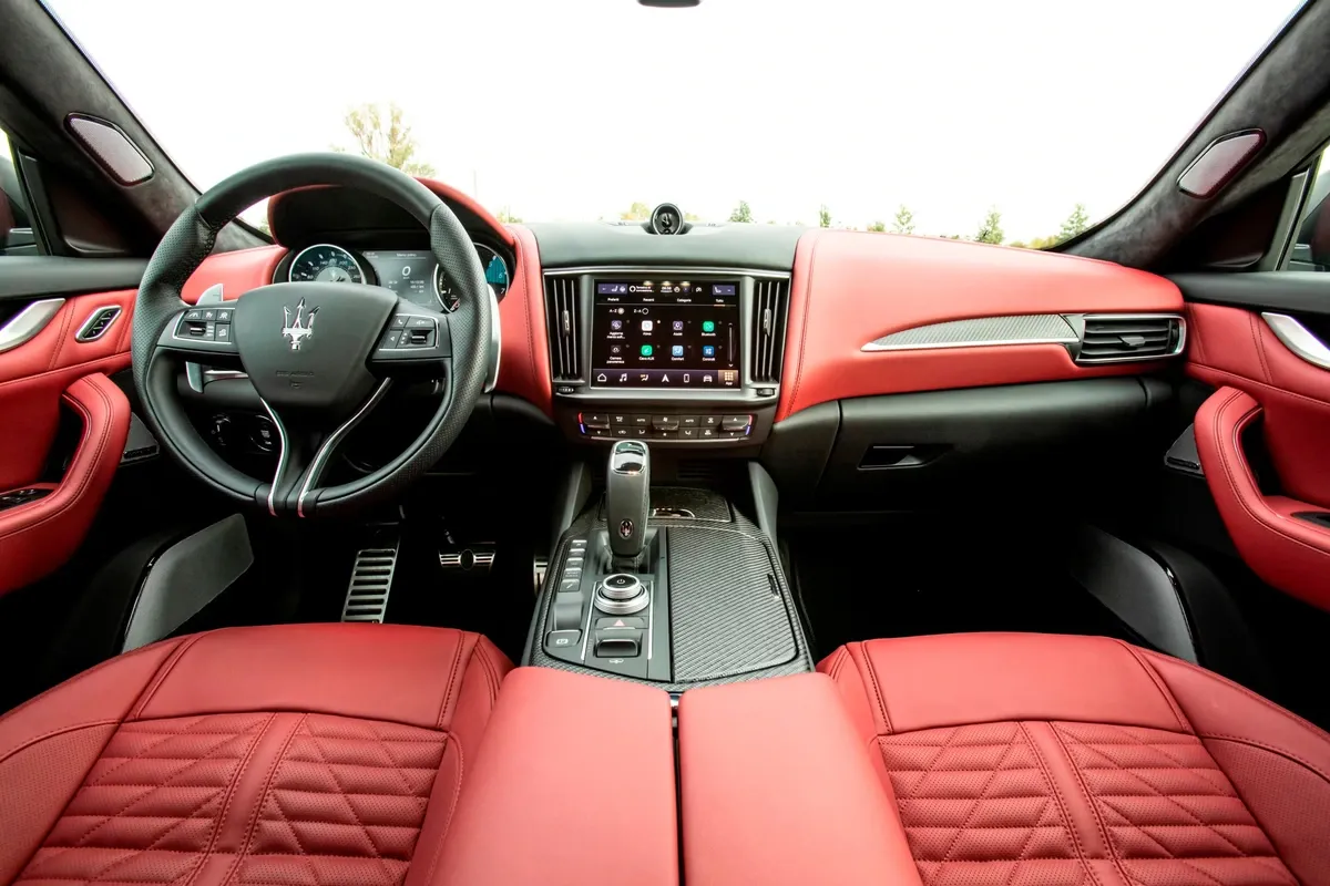 Maserati Levante: Uma Análise Profunda do SUV que Ousou Desafiar as Convenções