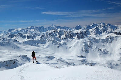 Vue sur le massif des Ecrins enneigés