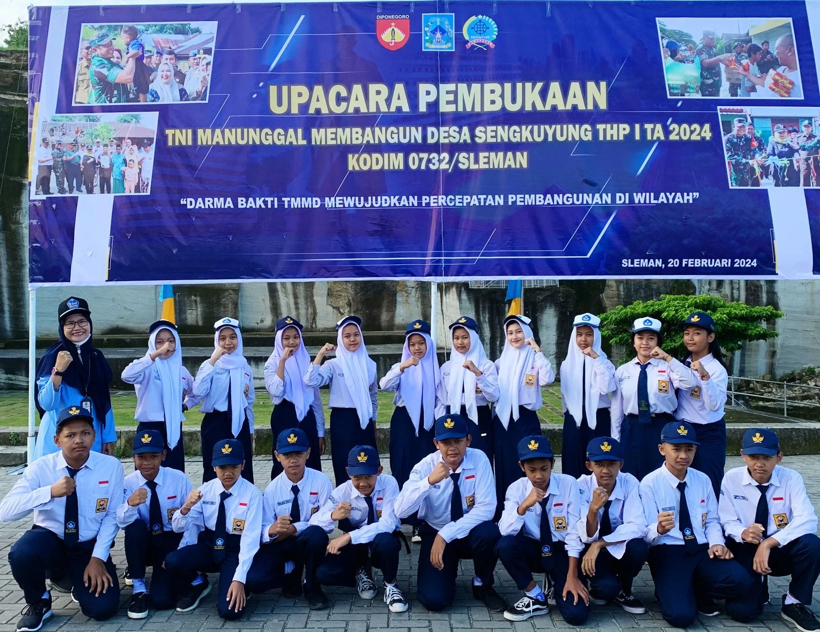 Siswa SMP Negeri 4 Prambanan Mengikuti Upacara Pembukaan TMMD