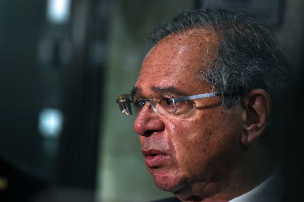 Novo marco fiscal suspenderá concursos públicos, diz Guedes