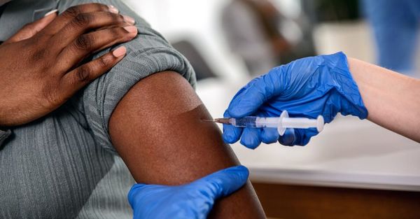 Stati USA segnalano un numero crescente di casi COVID tra i vaccinati