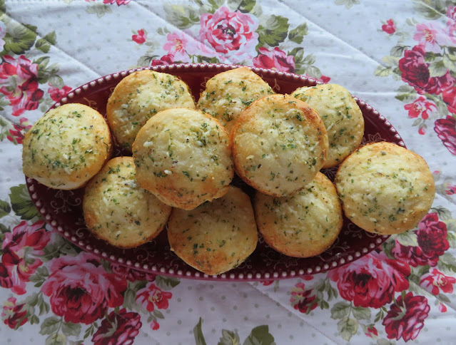 Easy Garlic & Herb Rolls