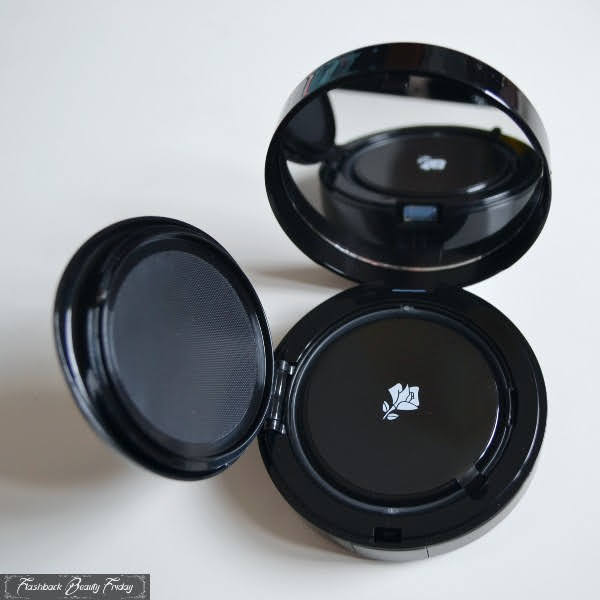 open cushion highlighter compact in black plastic