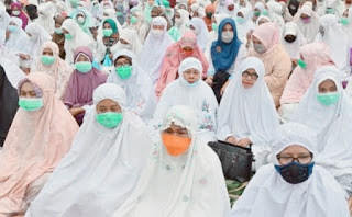 hukum shalat memakai masker