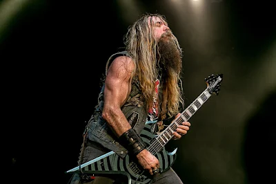 Riffs pesados e solos de guitarra de Zakk Wylde define a banda