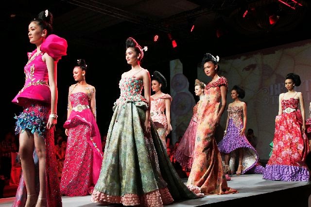 Kumpulan Foto Model Baju  Kebaya Fashion  Show  Trend Baju  