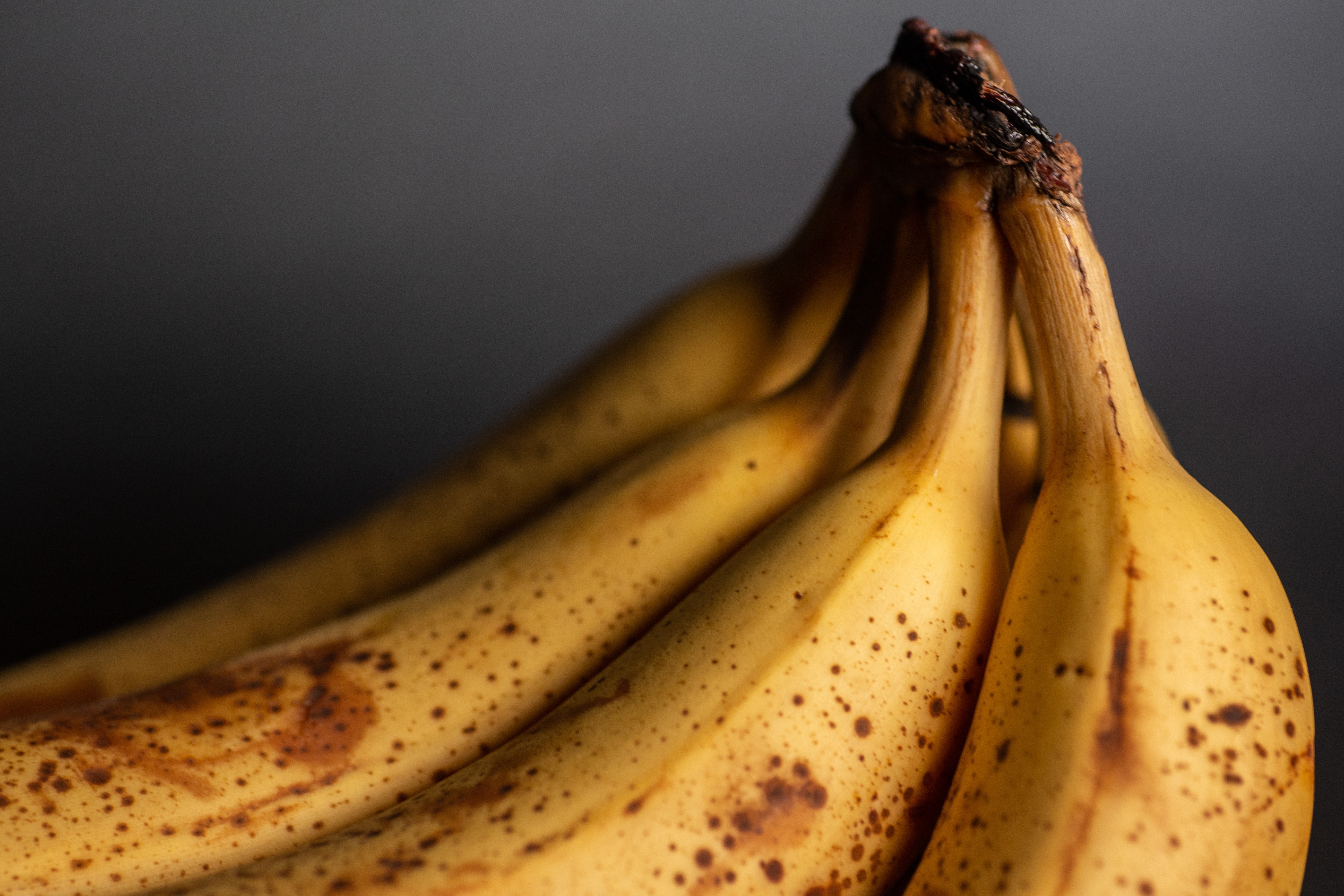 Check These 10 Surprising Health Benefits Of Eating 3 Bananas a Day!