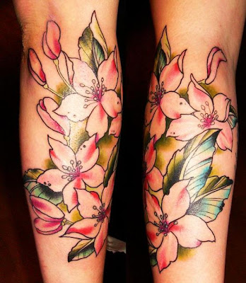 Tatoos Flores nas duas Pernas