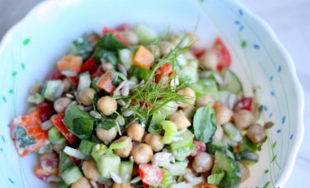 Tomato, Garlic and Chickpea Salad #healthy #vegetarian