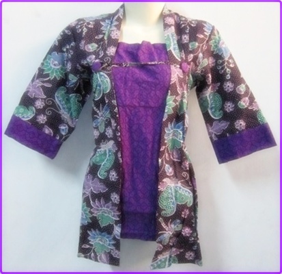 Model baju batik wanita modern warna ungu Model baju batik wanita modern warna ungu