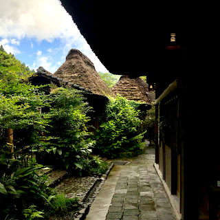 忘れの里 雅叙園の茅葺屋根