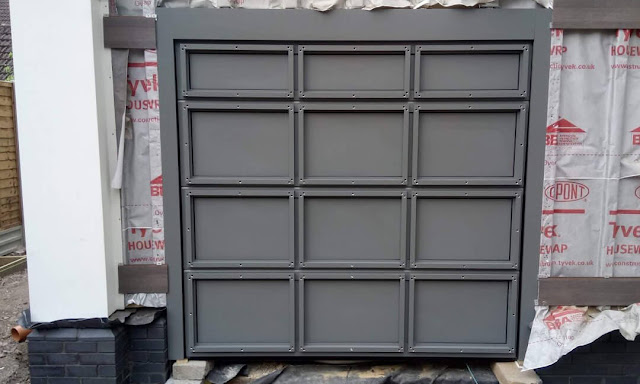 'Facade-flush' garage door before installation