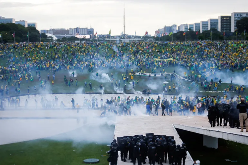 Police confront thousands of Bolsonaro supporters on Sunday, via Reuters.