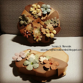 http://adventureofthecreativemind.blogspot.com/2016/12/thanksgiving-acorn-mini-boxes.html