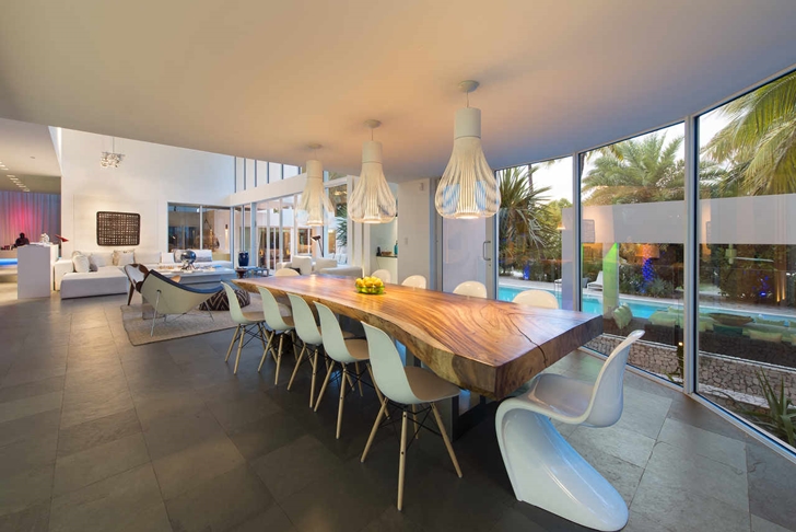 Dining room of Modern mansion in Miami at night