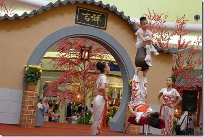 Chinese acrobatic girls 