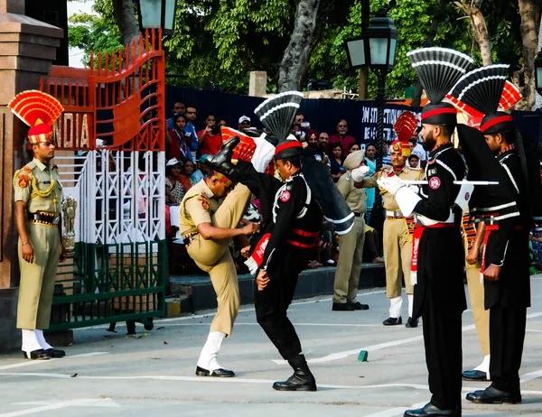 भारत-पाकिस्तान    का एक ऐसा बॉर्डर जो रहता है हमेशा चर्चा में  देखिए वाघा बॉर्डर के बारे में पूरी जानकारी