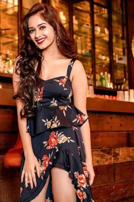 Jannat Zubair's sexy butt and the hottest and sexiest looks ever, jannat zubair sexy Butt, Jannat zubair Hot boobs and Cleavage show, Jannat zubair nudes, Jannat zubair oops moment