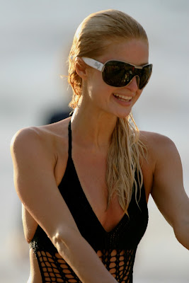 Super Hot CELEBRITY Paris Hilton Pics In Black bikini beach candids