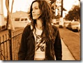 Alanis Morissette 1024x768 6 hollywood celebrity wallpapers