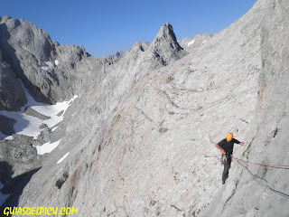 Escaladas guiadas al Picu urriellu , Naranjo de Bulnes guiasdelpicu.com Fernando Calvo