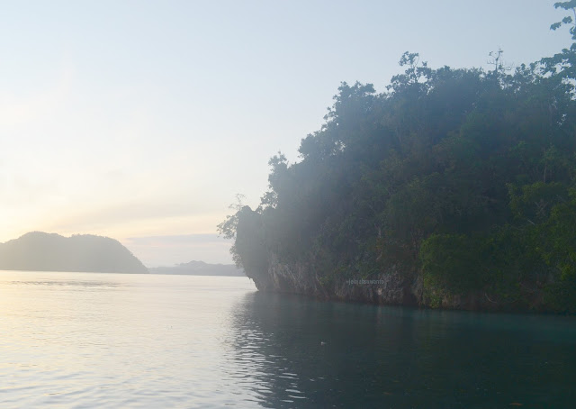 mendaki bukit Talaip Homestay, Raja Ampat +jelajahkeluargasuwanto