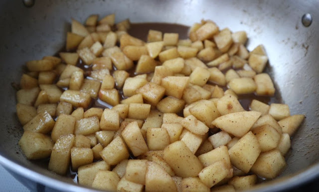 cooking down the apples for the chaussons aux pommes filling