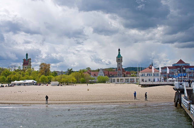 latarnia morska Sopot widok z mola na miasto i okolice