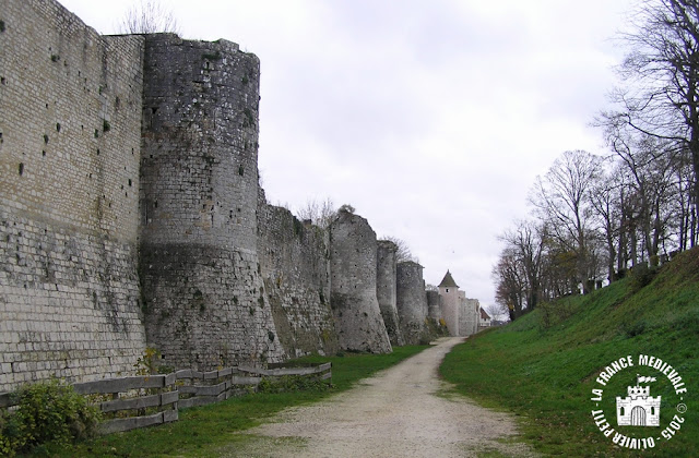 PROVINS (77) - Remparts médiévaux