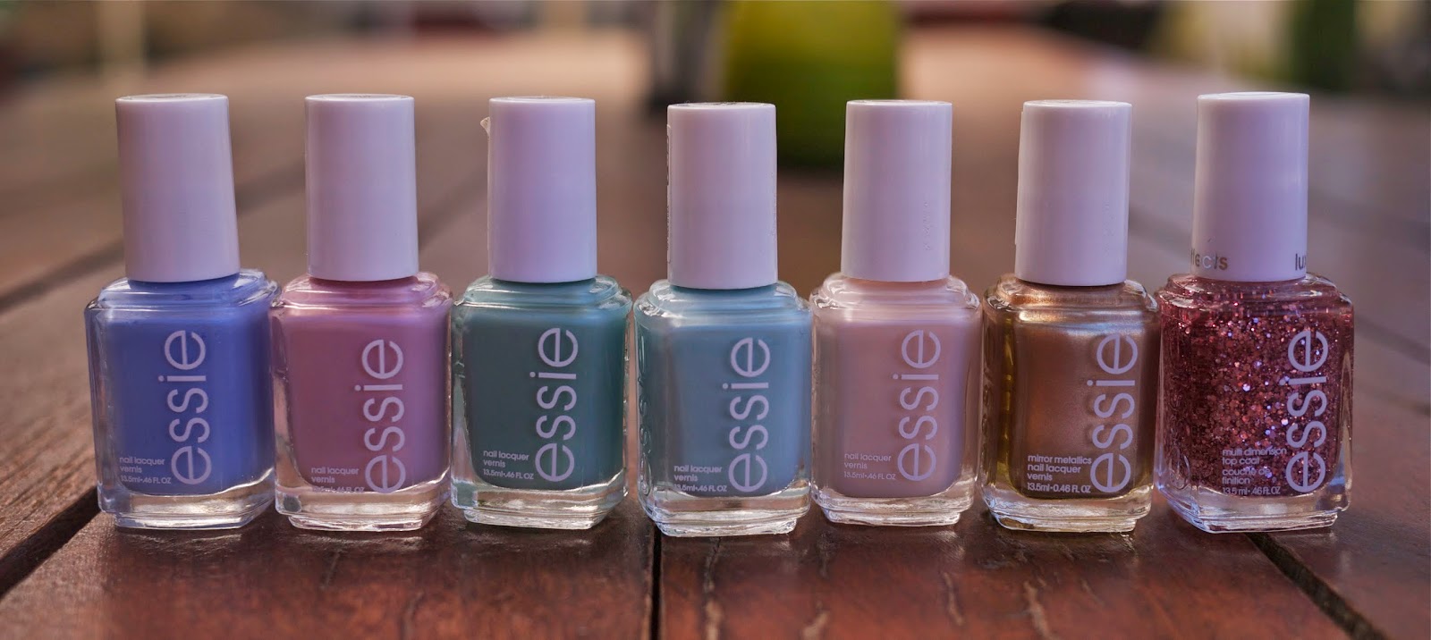 Cute and Mundane: Essie Minimalistic nail polish review + swatches