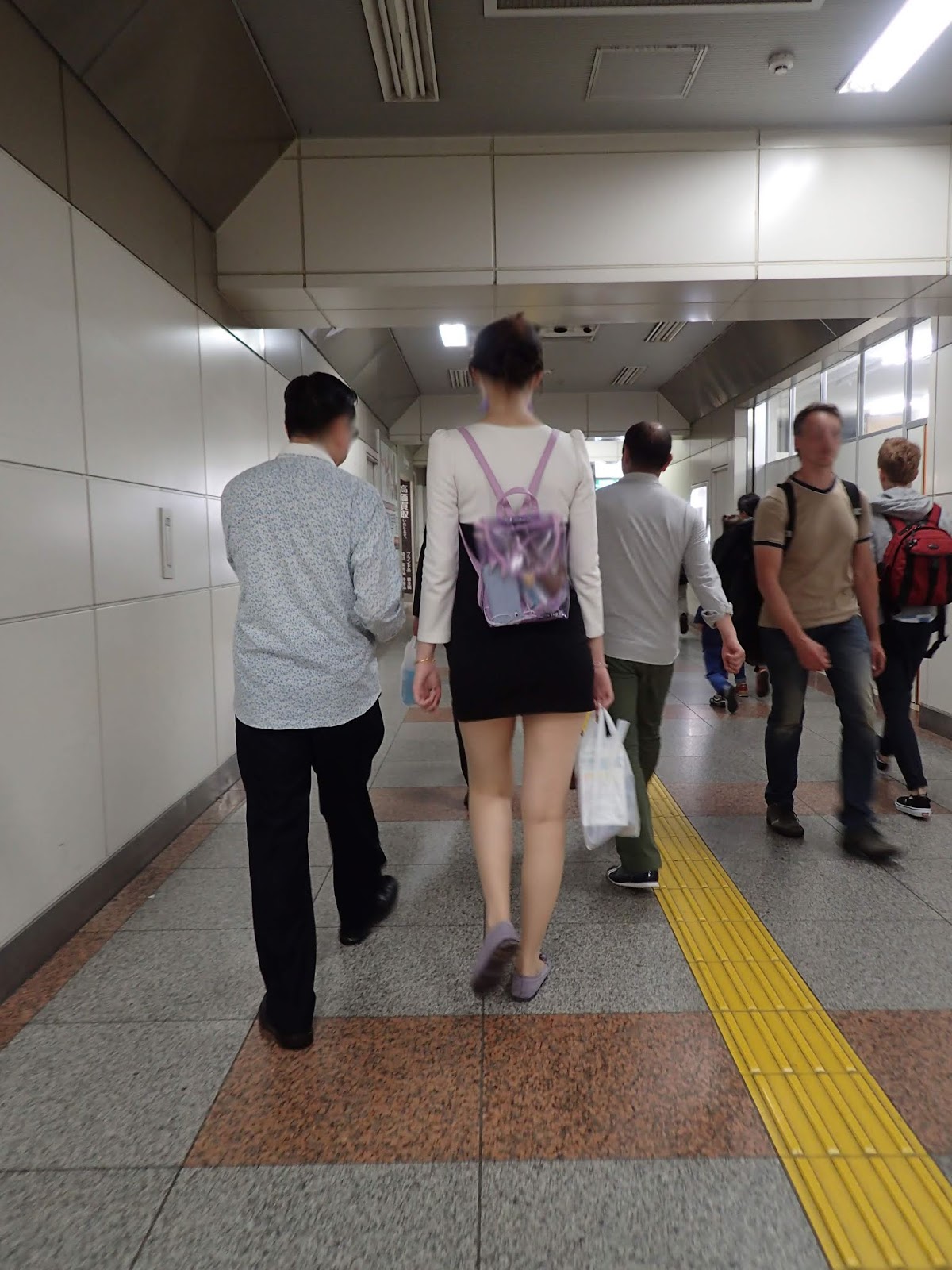 Tokyo Life 東京日記 A Tall Woman In The Street 2 長身の女性 その二