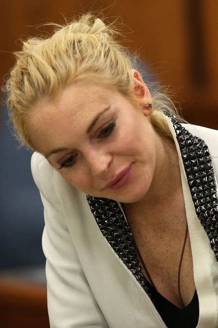 [gallery_main-1016_lindsay_lohan_court_10.jpg]