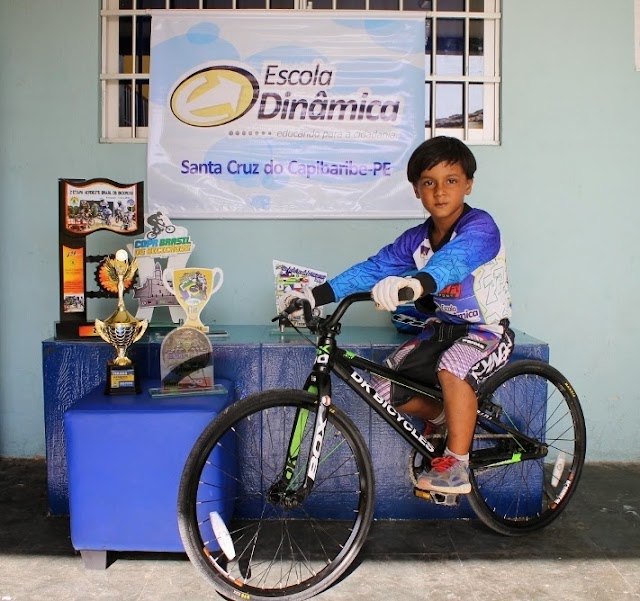 Aluno da Escola Dinâmica é uma fera no Bicicross