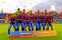 LEVANTE U. D. - Valencia - Temporada 2015-16 - Mariño, David Navarro, Verza, Juanfran y Deyverson; Morales, Jefferson Lerma, Rossi, Pedro López, Verdú y Medjani - LEVANTE UD 2 (Rossi, Medjani) R. C. D. ESPANYOL 1 (Hernán Pérez) - 15/04/2016 - Liga de 1ª División, jornada 33 - Valencia, estadio Ciutat de Valencia