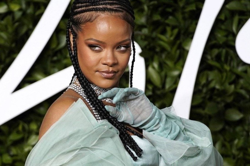 Rihanna prepares to launch her first fragrance, Fenty Perfume International star Rihanna announced the launch of her first perfume, which will join her beauty products for her legendary company Fenty, through a very simple post on Instagram, in which she said, "Soon, Fenty perfume."