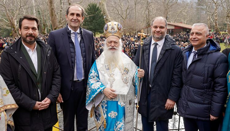  Καθαγιασμός των υδάτων και ρίψη του Τιμίου Σταυρού στην  Νάουσα