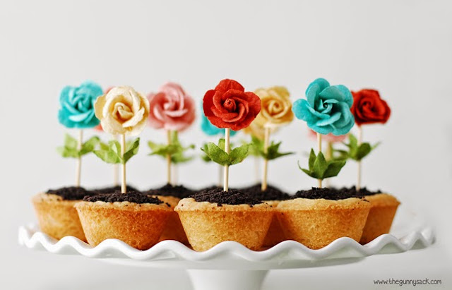 Vasinhos de cupcake com flores