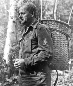  forest rangers man with adirondack basket via adirondackhistory org