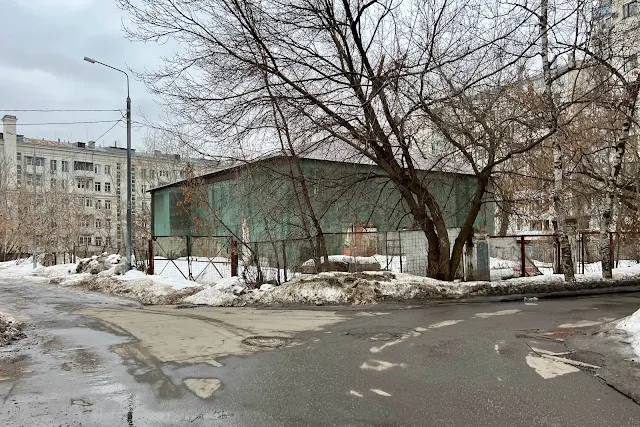 Электрозаводская улица, дворы, заброшенное недостроенное здание