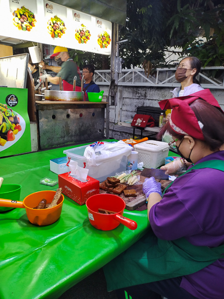 喬治素食漢堡十大人氣街頭餐車，素食小夜市全台巡迴人潮大排長龍