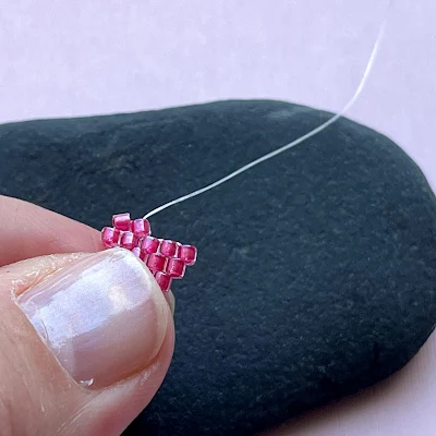Brick Stitch Beaded Heart Tutorial by Lisa Yang Jewelry
