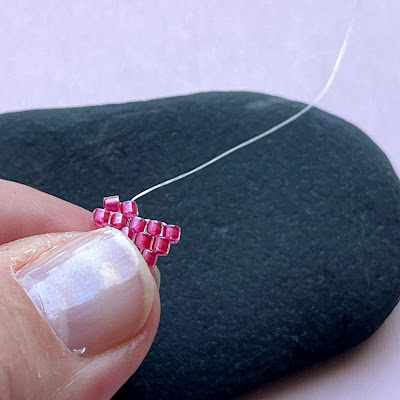 Brick Stitch Beaded Heart Tutorial by Lisa Yang Jewelry