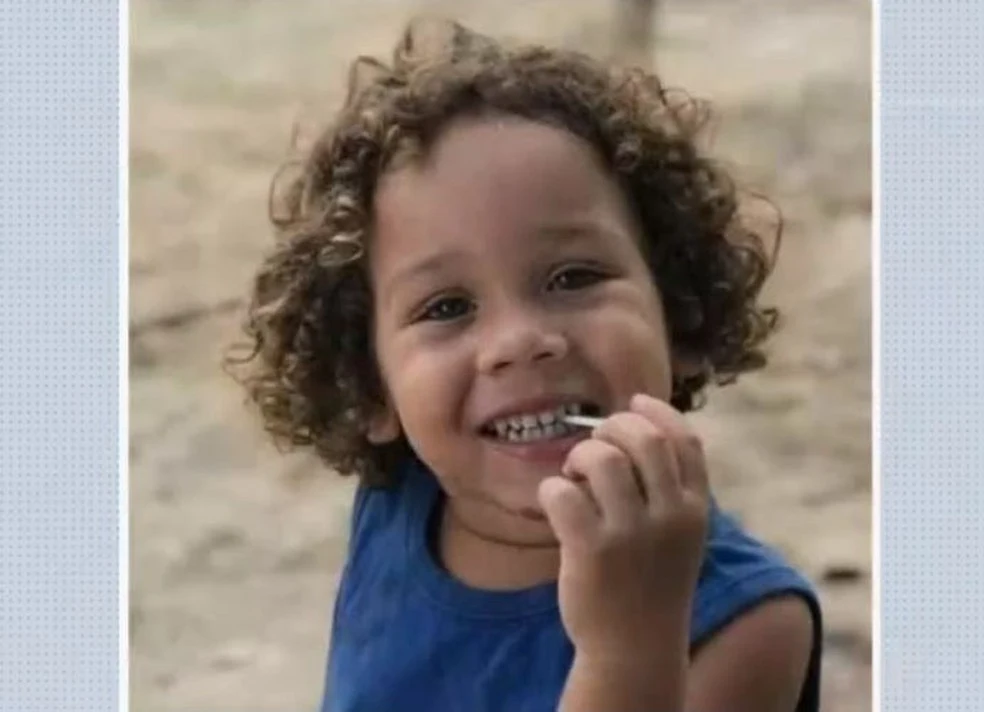 Criança de 4 anos morre após ser atropelada por caminhonete